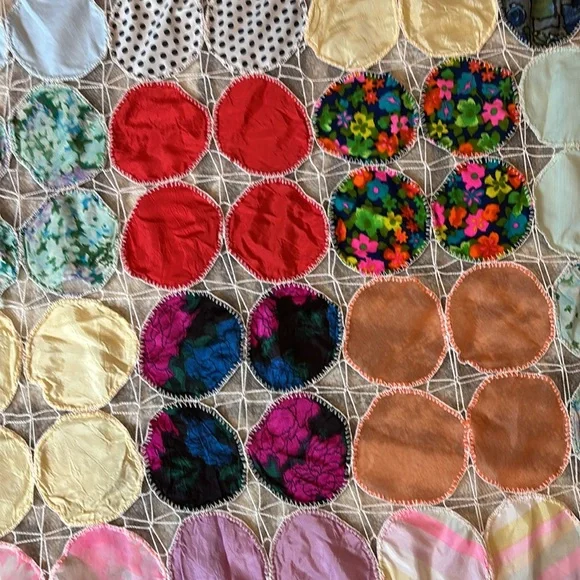 Yo yo Quilt top VTG fabric 63” x 94” crochet bed cover wall hanging art granny - Picture 5 of 15